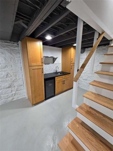 8012 Belleview Avenue, Kansas City, MO 64114