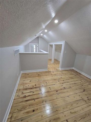 8012 Belleview Avenue, Kansas City, MO 64114