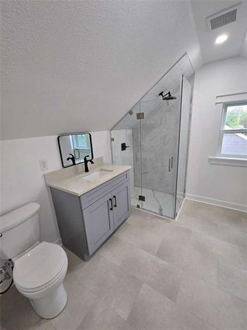 8012 Belleview Avenue, Kansas City, MO 64114