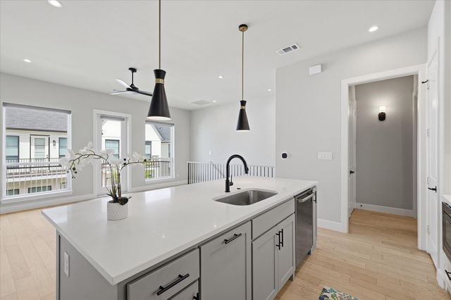 131 Garden Court E, Arlington, TX 76013