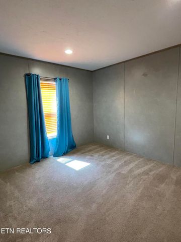 1814 Bacchus Rd, Tazewell, TN 37879