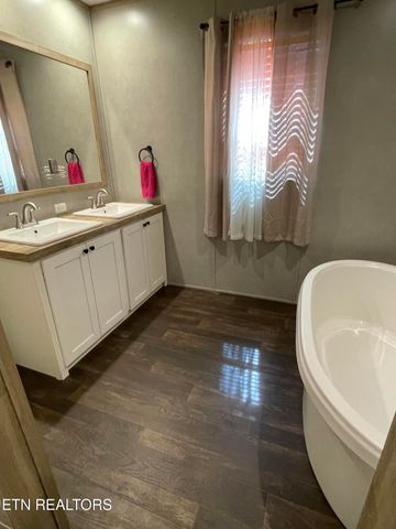 1814 Bacchus Rd, Tazewell, TN 37879