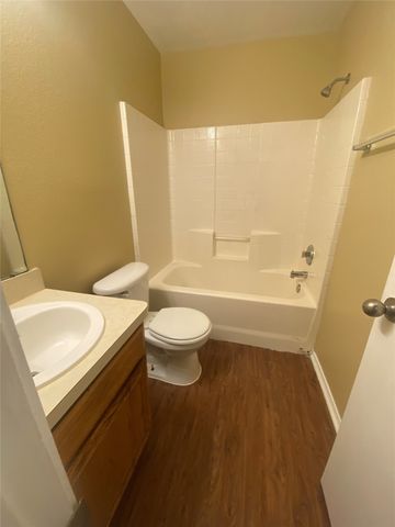 2300 Coleman Avenue, Fort Worth, TX 76105