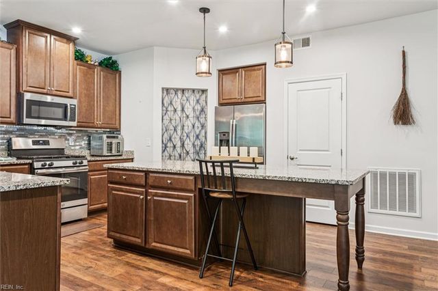 2115 Tall Pine DR, Chesapeake, VA 23323