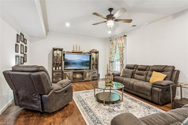 2115 Tall Pine DR, Chesapeake, VA 23323