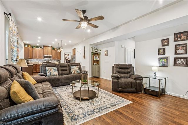 2115 Tall Pine DR, Chesapeake, VA 23323