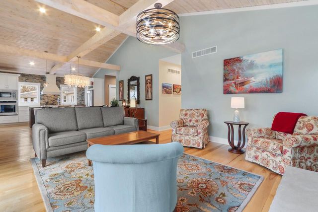 529 Warren STREET, Lake Geneva, WI 53147