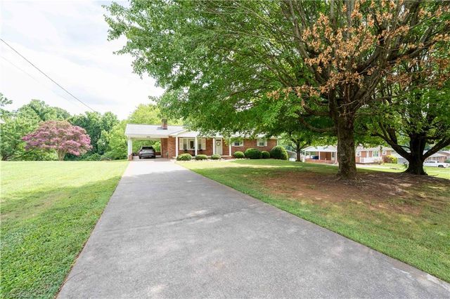 740 Sommerdale Court, Rural Hall, NC 27045