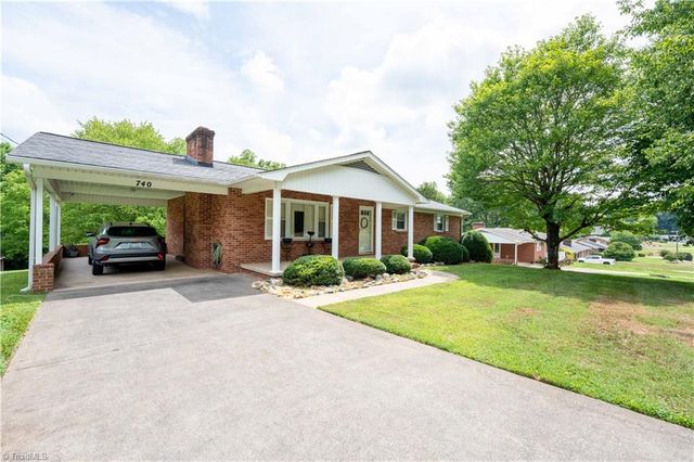 740 Sommerdale Court, Rural Hall, NC 27045
