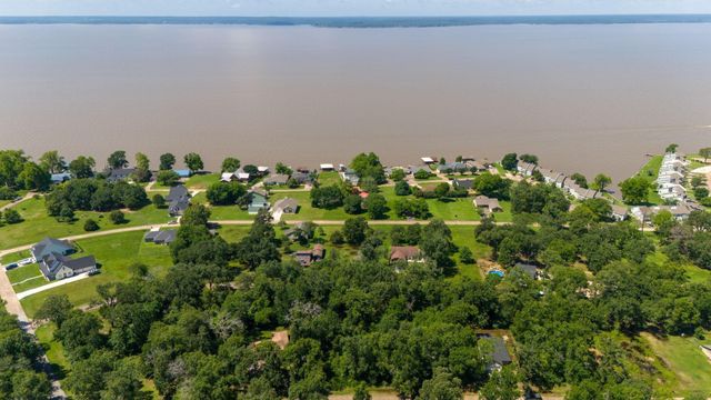 008 Autumn Lane, Livingston, TX 77351