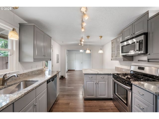1925 Ne 130TH Ave, Portland, OR 97230