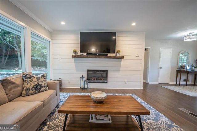 1210 Lenox Circle NE, Atlanta, GA 30306