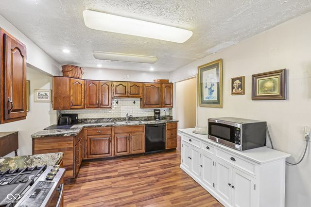 186 N 8th Avenue, Beech Grove, IN 46107