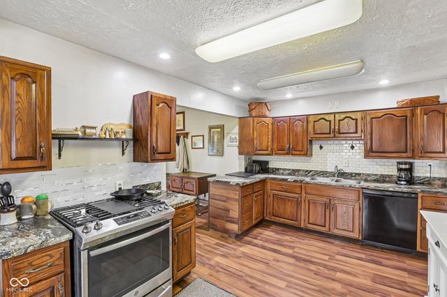 186 N 8th Avenue, Beech Grove, IN 46107