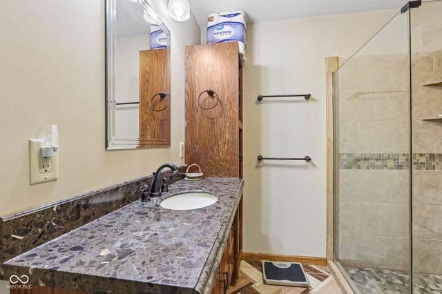 186 N 8th Avenue, Beech Grove, IN 46107