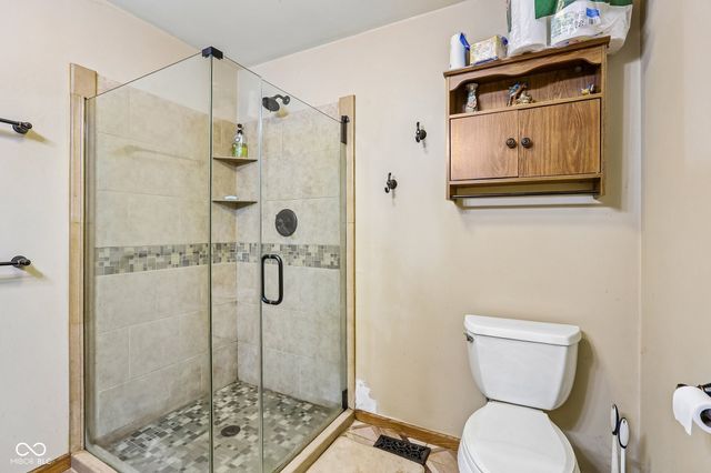 186 N 8th Avenue, Beech Grove, IN 46107