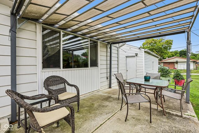 186 N 8th Avenue, Beech Grove, IN 46107