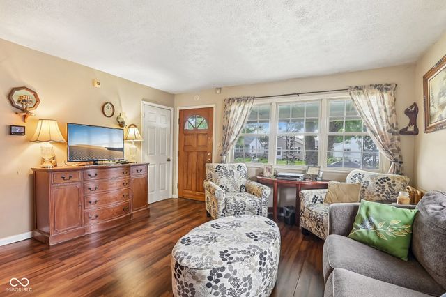 186 N 8th Avenue, Beech Grove, IN 46107