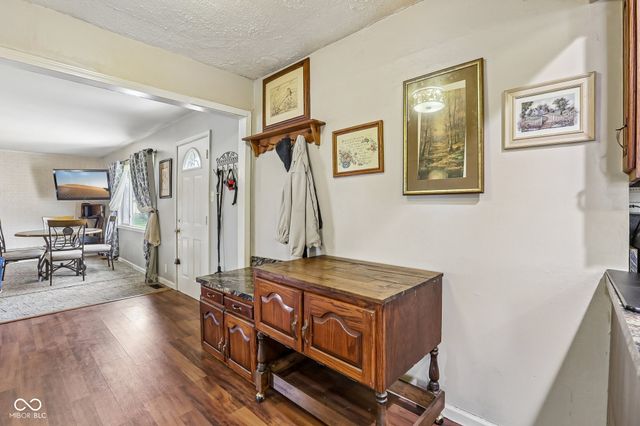 186 N 8th Avenue, Beech Grove, IN 46107