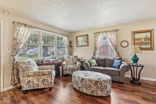 186 N 8th Avenue, Beech Grove, IN 46107