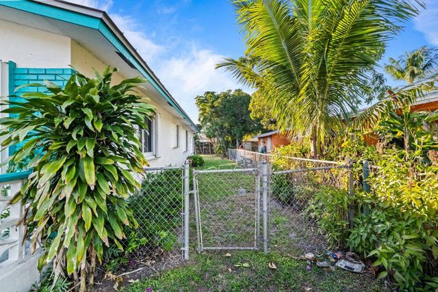 3443 NE 3rd Avenue, Oakland Park, FL 33334