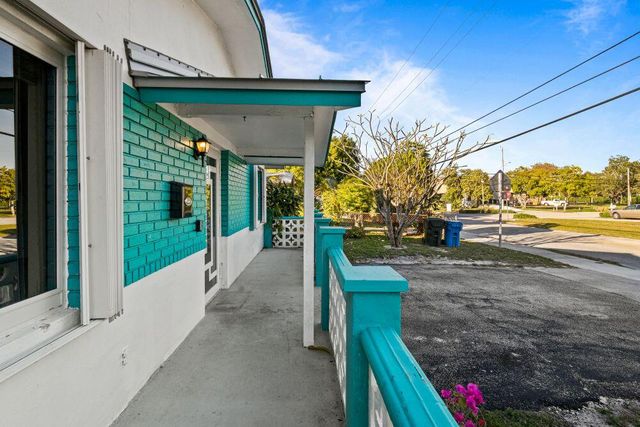 3443 NE 3rd Avenue, Oakland Park, FL 33334