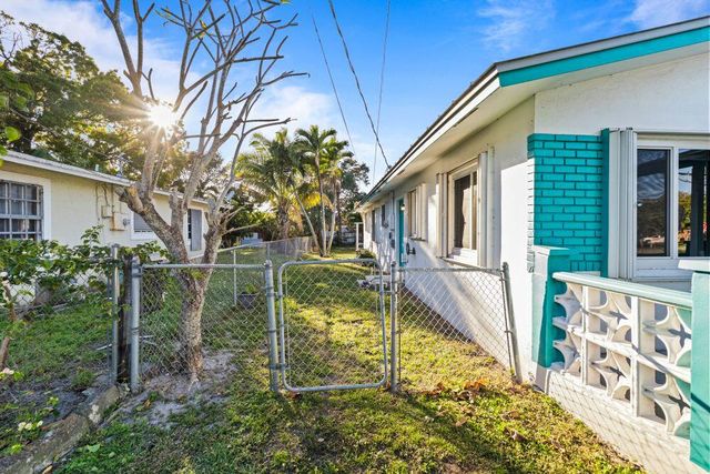 3443 NE 3rd Avenue, Oakland Park, FL 33334