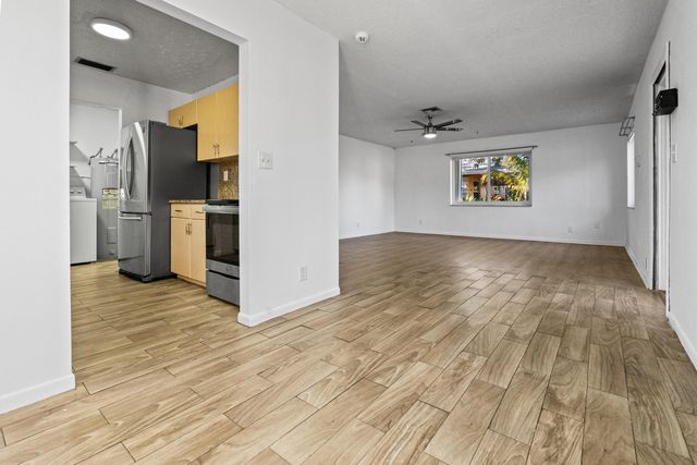 3443 NE 3rd Avenue, Oakland Park, FL 33334