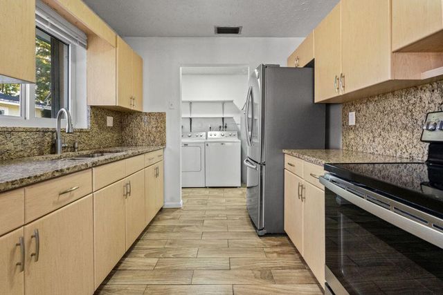 3443 NE 3rd Avenue, Oakland Park, FL 33334