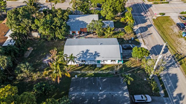 3443 NE 3rd Avenue, Oakland Park, FL 33334
