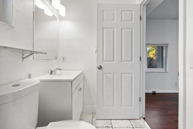 3443 NE 3rd Avenue, Oakland Park, FL 33334