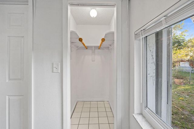 3443 NE 3rd Avenue, Oakland Park, FL 33334