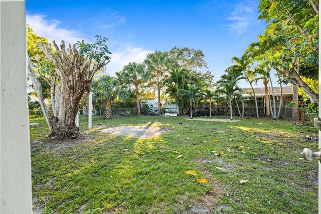3443 NE 3rd Avenue, Oakland Park, FL 33334
