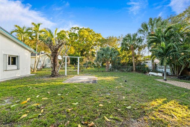 3443 NE 3rd Avenue, Oakland Park, FL 33334