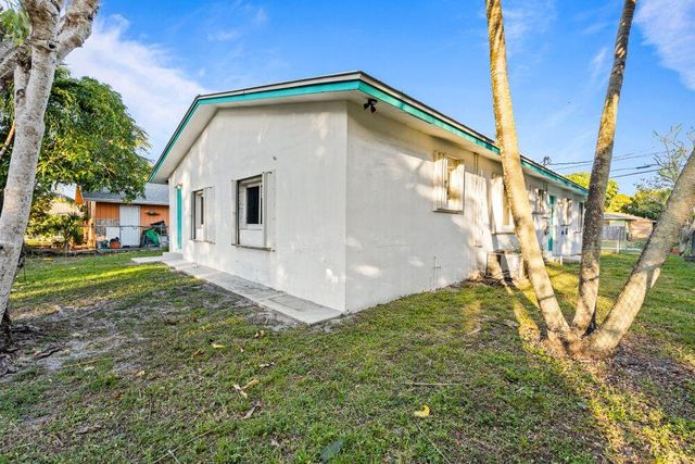3443 NE 3rd Avenue, Oakland Park, FL 33334