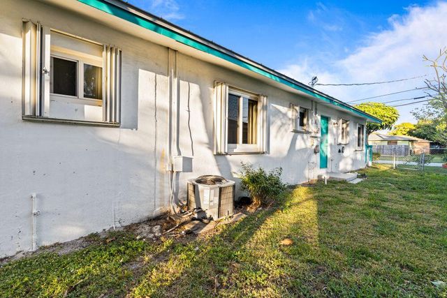 3443 NE 3rd Avenue, Oakland Park, FL 33334