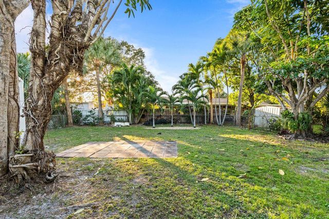 3443 NE 3rd Avenue, Oakland Park, FL 33334