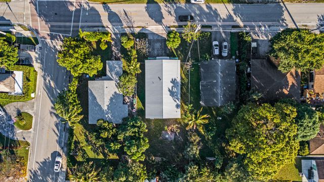 3443 NE 3rd Avenue, Oakland Park, FL 33334