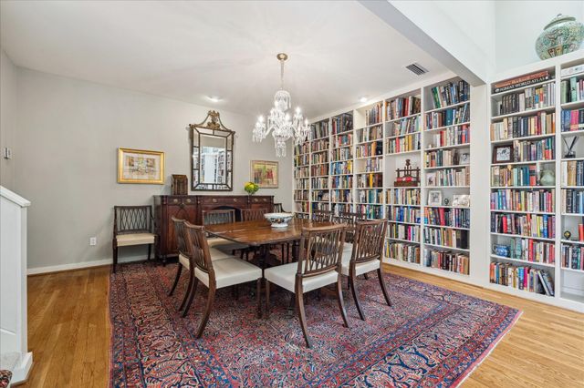 10 S Briar Hollow Lane 50, Houston, TX 77027