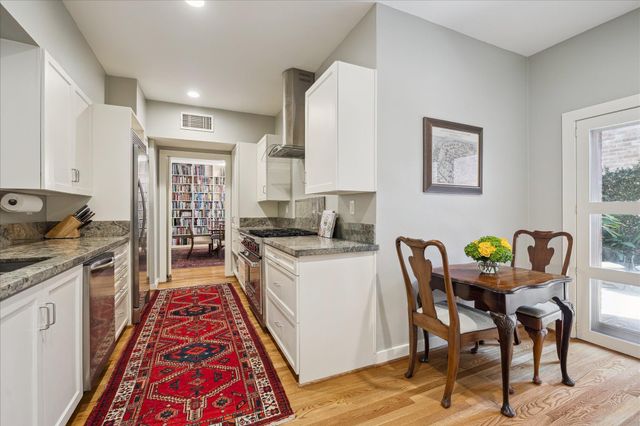 10 S Briar Hollow Lane 50, Houston, TX 77027