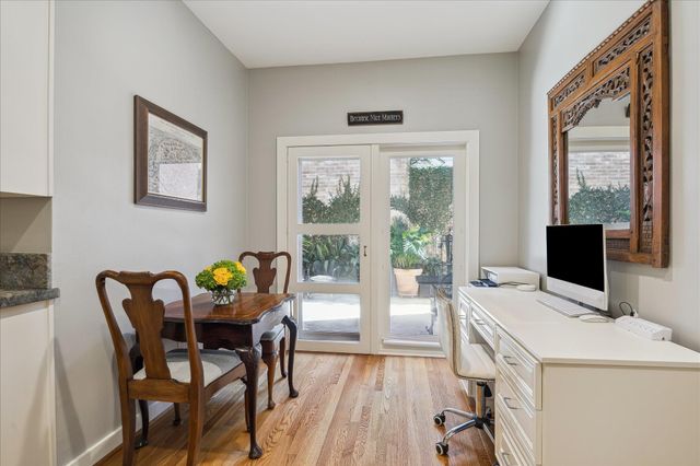 10 S Briar Hollow Lane 50, Houston, TX 77027