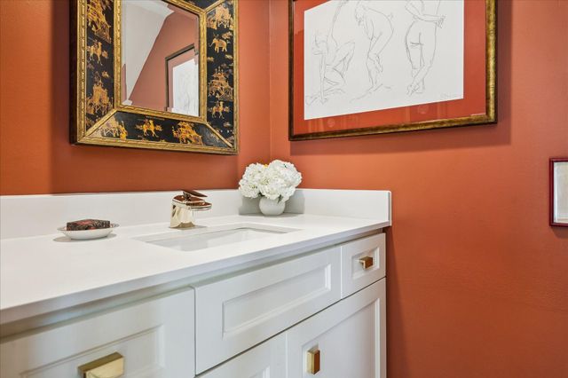 10 S Briar Hollow Lane 50, Houston, TX 77027