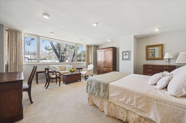 10 S Briar Hollow Lane 50, Houston, TX 77027