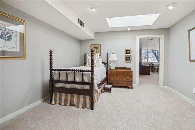 10 S Briar Hollow Lane 50, Houston, TX 77027