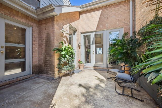 10 S Briar Hollow Lane 50, Houston, TX 77027