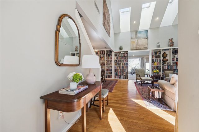 10 S Briar Hollow Lane 50, Houston, TX 77027