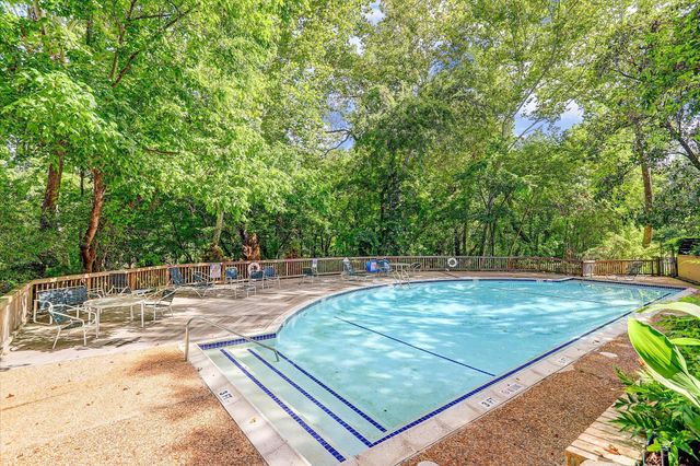 10 S Briar Hollow Lane 50, Houston, TX 77027