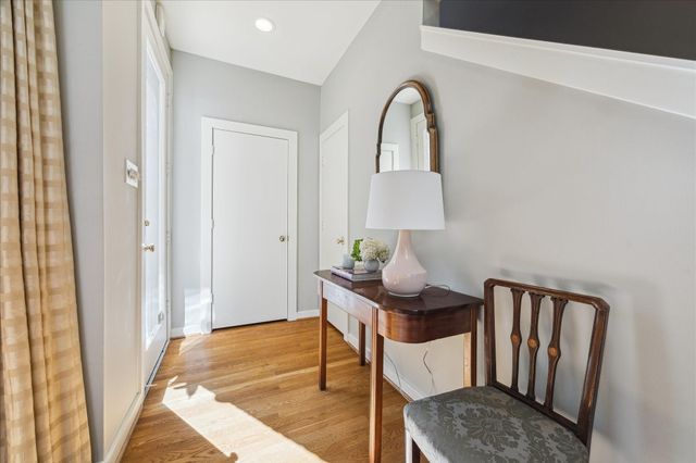 10 S Briar Hollow Lane 50, Houston, TX 77027