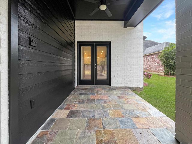 8473 Le Marie Ct, Denham Springs, LA 70706