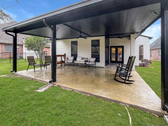 8473 Le Marie Ct, Denham Springs, LA 70706